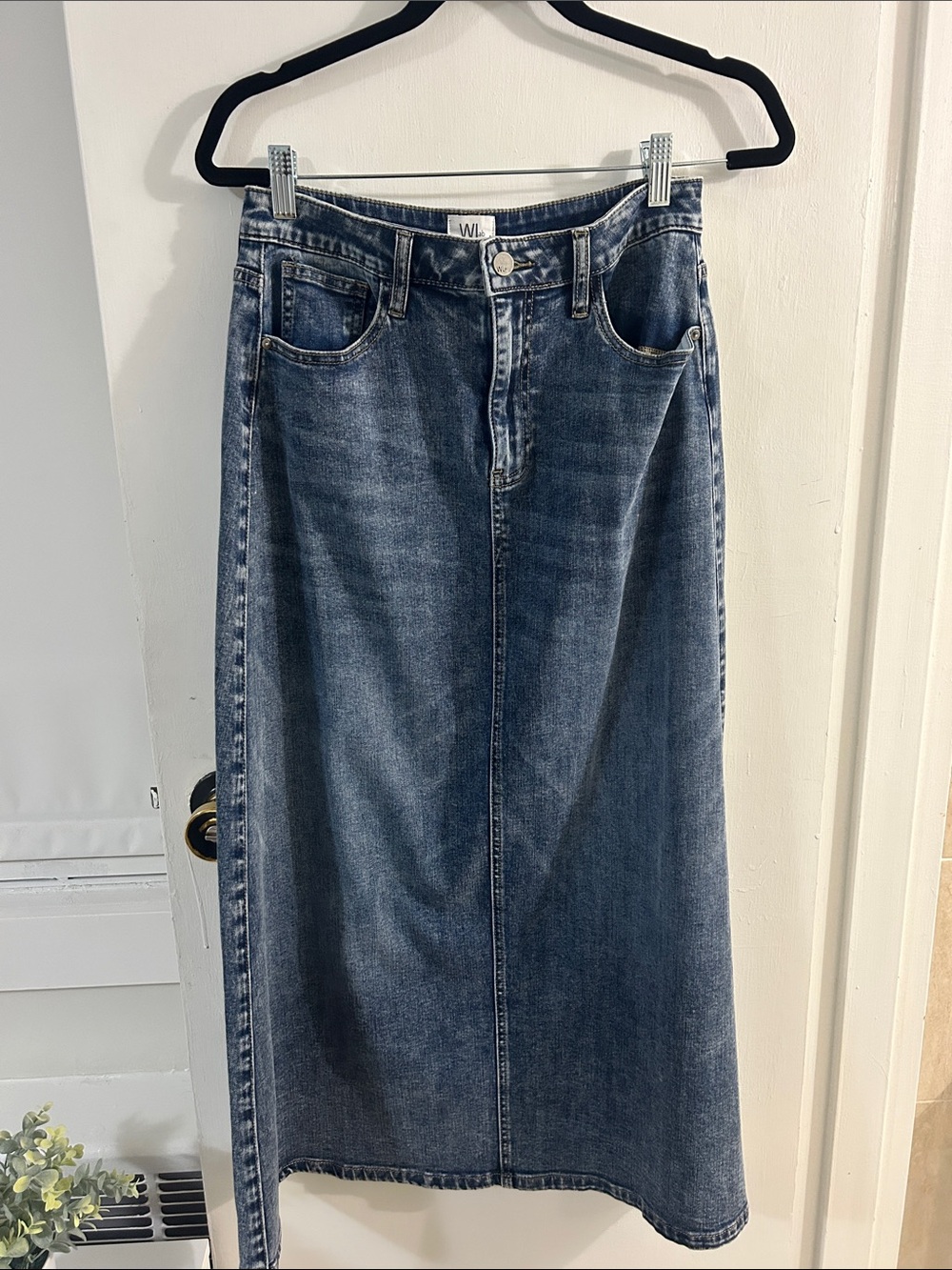 Straight Leg Women's Jeans in Dark Blue Denim